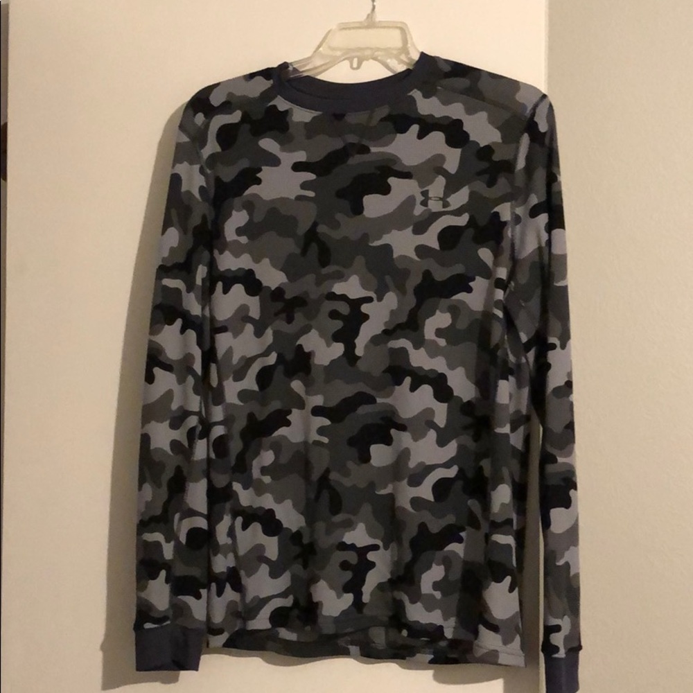 Under Armour black/gray camo long sleeve
